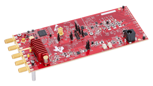 TSW40RF80EVM デュアル 14 ビット 3GSPS ADC と 9GSPS DAC クロッキング・ソリューション付き 2T2R RF サンプリング・トランシーバの評価モジュール angled board image