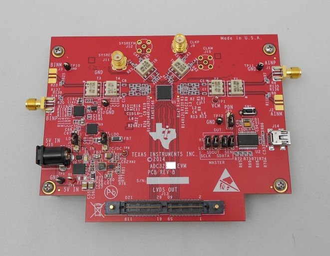 ADC3221EVM Módulo de evaluación del convertidor analógico a digital ADC3221 de dos canales, 12 bits y 25 MSPS top board image