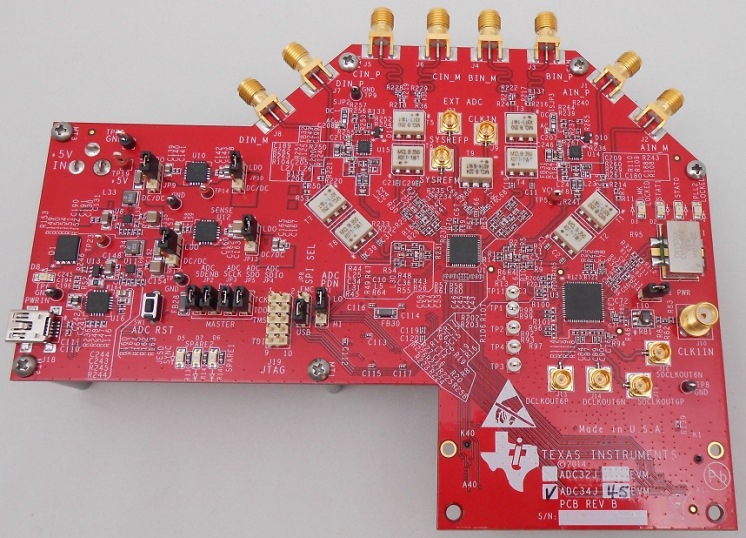 ADC34J45EVM Módulo de evaluación del convertidor analógico a digital ADC34J45 de cuatro canales, 14 bits y 160 MSPS top board image