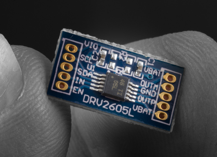 DRV2605LDGSEVM-M DRV2605LDGSEVM-M 具有 Immersion 库输出板的触觉和触摸屏反馈 top board image