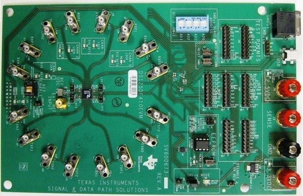 DS110DF410EVM DS110DF410EVM: アダプティブ EQ、CDR、および DFE 付き 8.5 ～ 11.3 Gbps ４ チャネル・リタイマ評価モジュール top board image