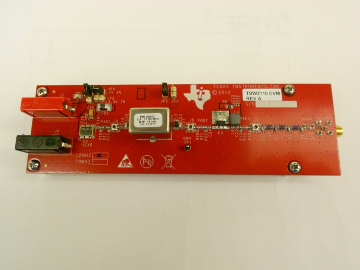 TSW2110EVM Evaluierungsmodul für TSW2110 kostengünstige kristallgefilterte 10-MHz-Quelle top board image