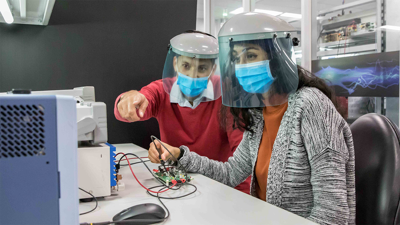 Pradeep Shenoy and Sahana Krishnan in the lab